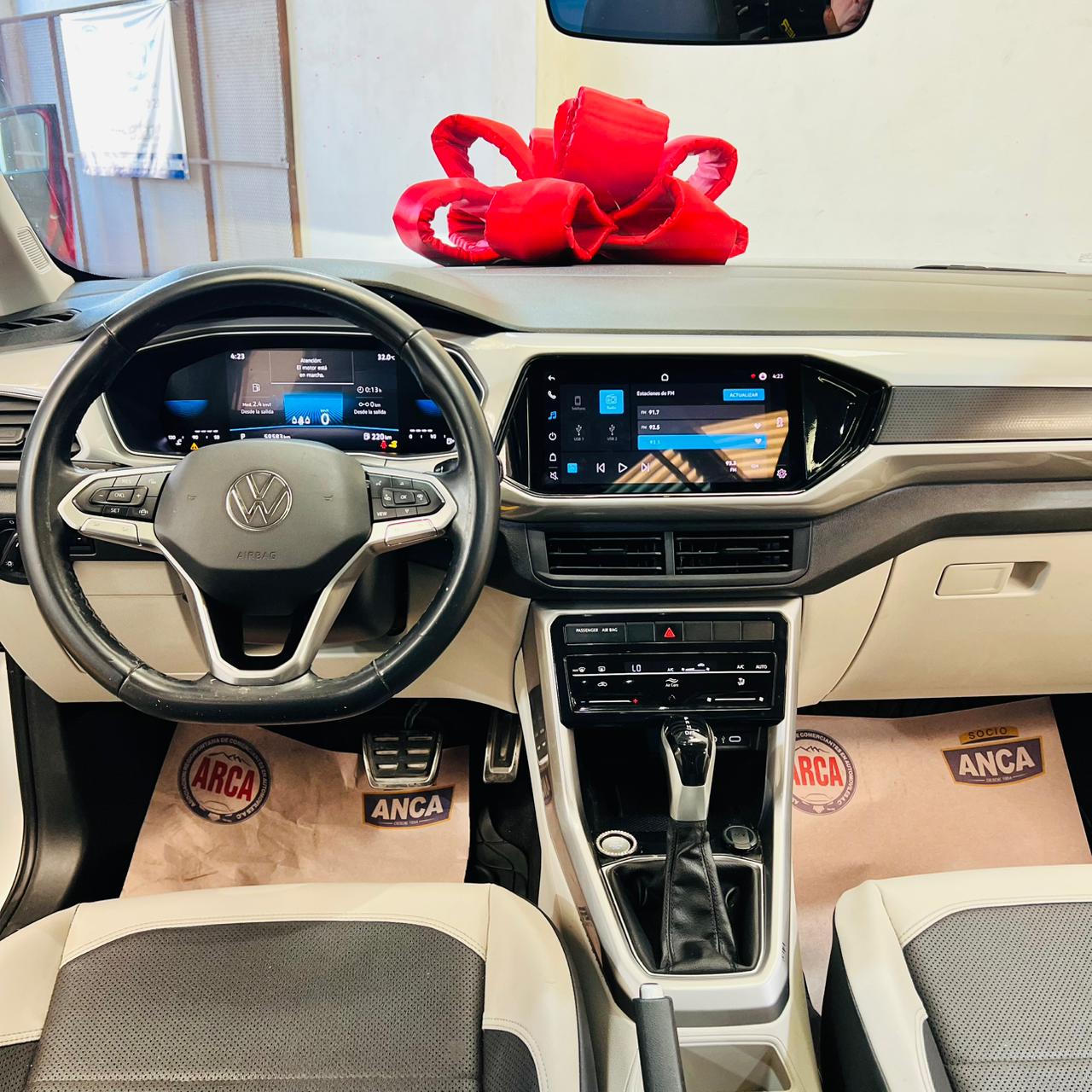 VOLKSWAGEN TAIGUN HIGHLINE 2023 - Image 9